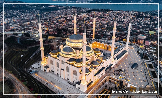 Çamlıca Camii Görüntüsüyle İstanbul'u Süslüyor