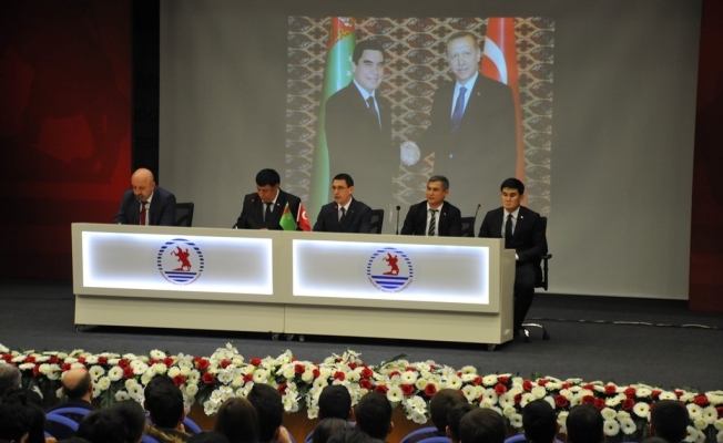 Türkmenistan Büyükelçisi OMÜ’de okuyan öğrencileriyle buluştu