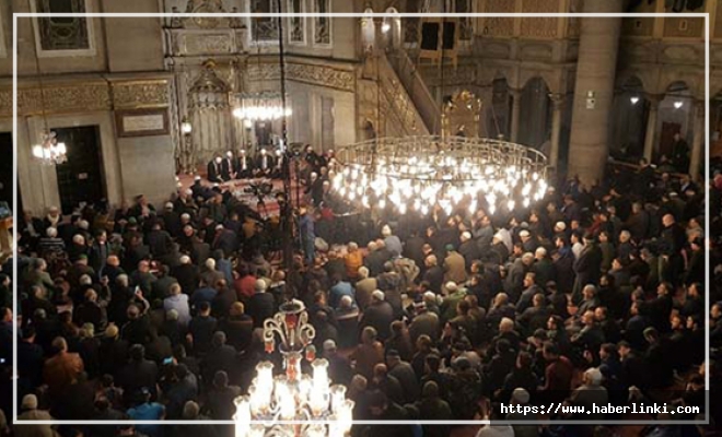 Eyüp Sultan Camii'nde Berat Kandili'nde doldu taştı