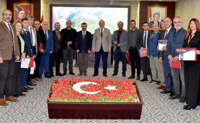 Rektör Ünal, ISIF 2021’den ödül alan akademisyenleri kutladı