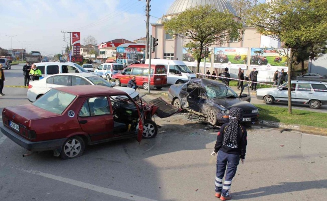 Samsun’da 3 otomobil birbirine girdi: 1 ölü, 3 yaralı