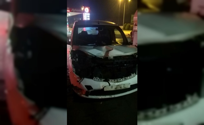 Hafif ticari aracın çarptığı kadın ağır yaralandı