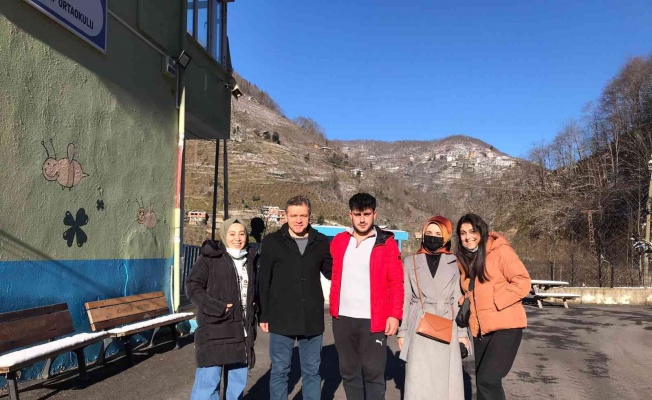 İletişim Fakültesi öğrencilerinden köy okuluna “İletişim ve Sanat” köprüsü