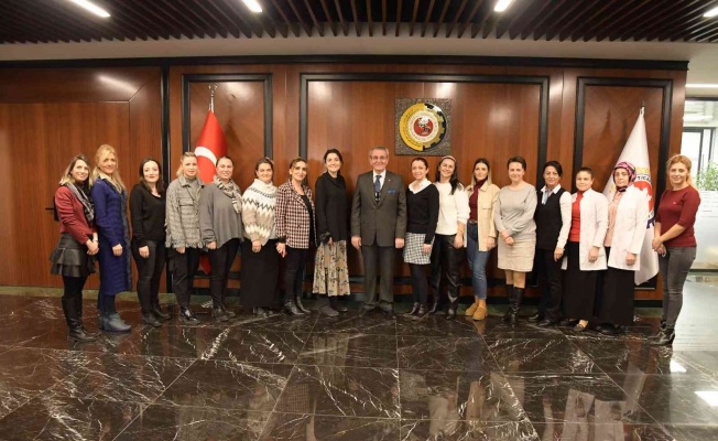 Başkan Murzioğlu’ndan personele ‘Dünya Kadınlar Günü’ hediyesi