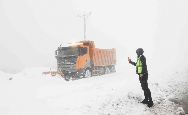 Samsun’da karla mücadele: 109 mahalleden 70’i açıldı