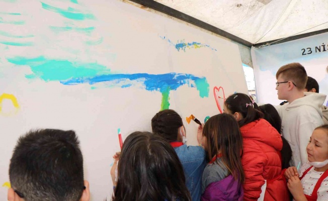 5 ülkeden gelen çocuklar barışın resmini çizdi