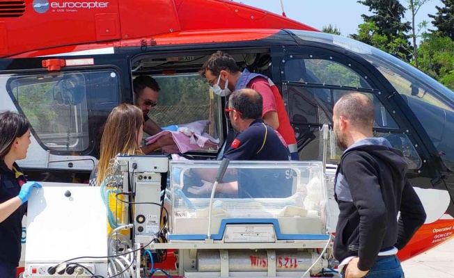 ’Parmak bebek’ ambulans helikopterle hastaneye sevk edildi
