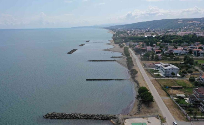 Karadeniz Samsun sahillerini yutmaya devam ediyor
