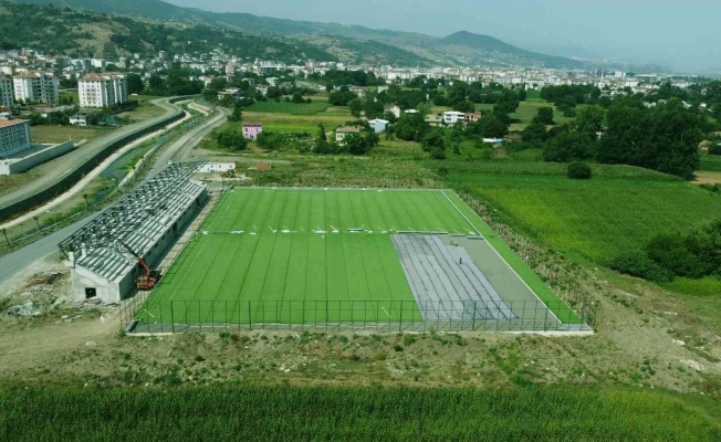 Tekkeköy ilçe stadında çimler serildi