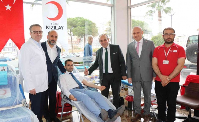 Hastane çalışanları ile refakatçilerden kan ve kök hücre bağışı