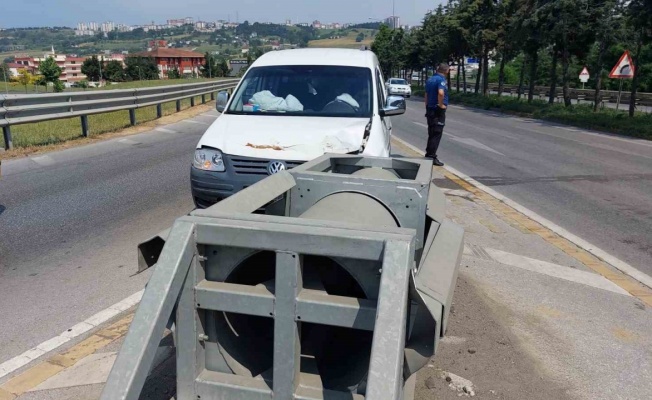 Samsun’da hafif ticari araç bariyere çarptı: 5 yaralı