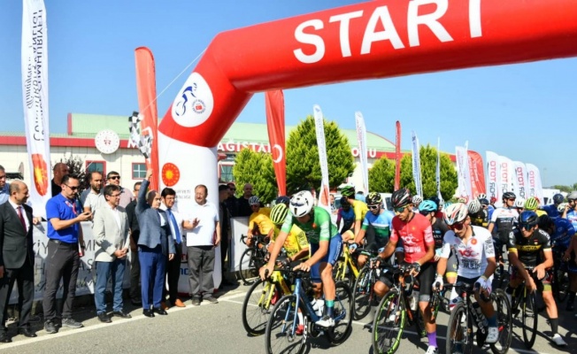 100. Yıl Cumhuriyet Bisiklet Turu’nda Samsun-Çorum etabının startı verildi