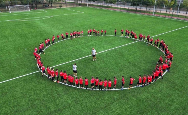 500 çocuğa futbol eğitimi