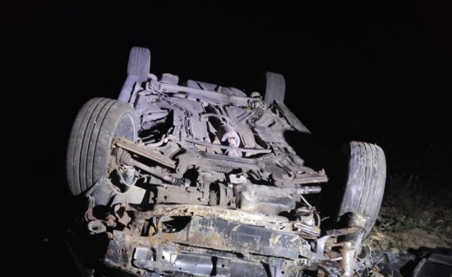 Samsun’da virajı alamayan otomobil tarlaya düştü: 3 yaralı