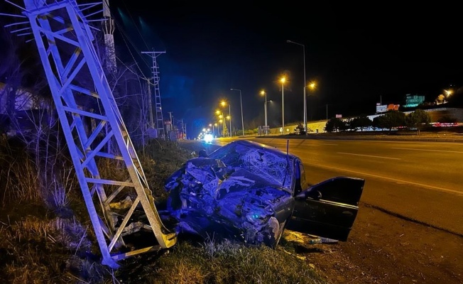 Samsun’da otomobil direğe çarptı: 1 yaralı