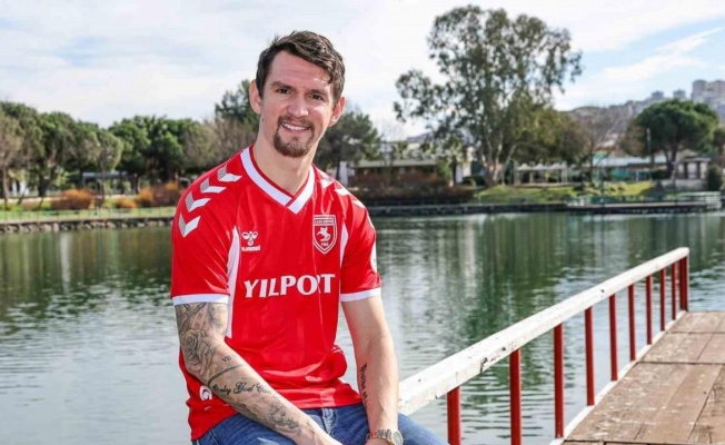 Samsunspor’un yeni transferi Raman: "Taraftarımızın önüne çıkmak için sabırsızlanıyorum"