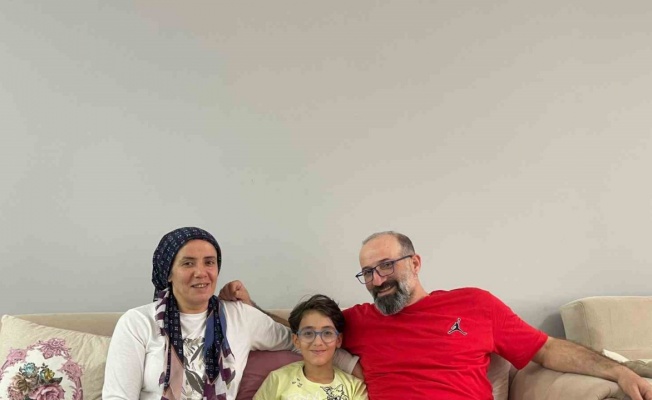 Depremzede Eren Eymen, Kerem Aktürkoğlu’ndan imzalı forma istiyor