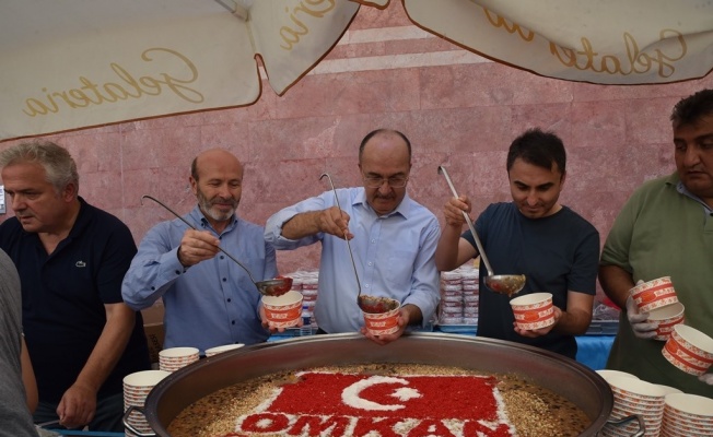 OMÜ’de aşure ikramı