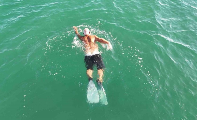 83’lük delikanlı hırçın Karadeniz’de yüzerken gözden kayboluyor, ’boğuluyor’ zannedenler 112’yi arıyor