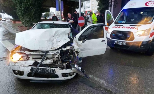 Samsun’da otomobil ile kamyonet çarpıştı: 4 yaralı