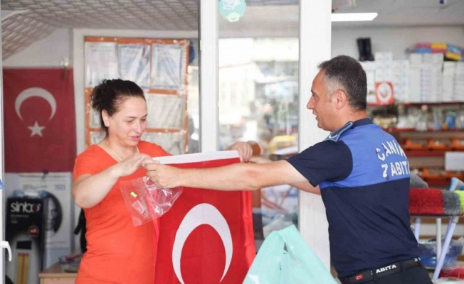 Canik kırmızı-beyaz: Caddeler Türk bayraklarıyla donatıldı