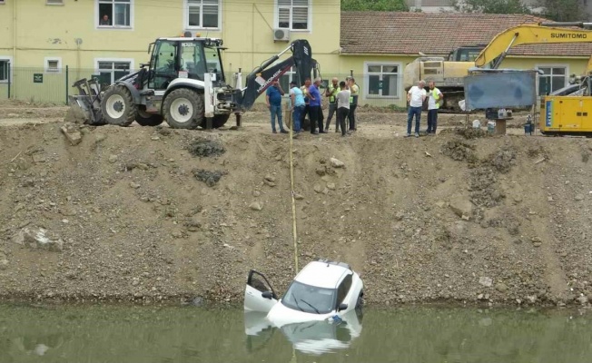 Samsun’da SUV araç ırmağa düştü, 3 kişi ölümden döndü