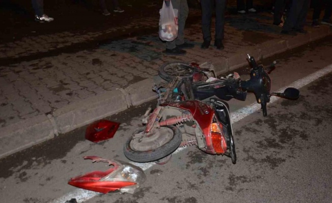 Otomobil elektrikli bisiklete çarptı: 1 ölü, 1 yaralı