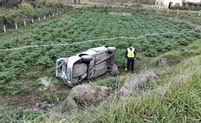 Bafra’da otomobil tarlaya uçtu