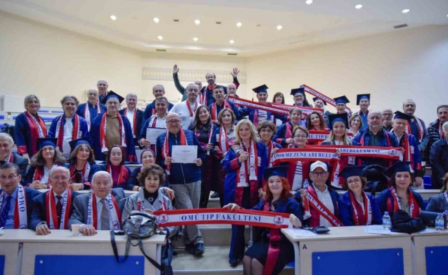 OMÜ Tıp Fakültesi’nin 1990 mezunları 35 yıl sonra aynı amfide buluştu