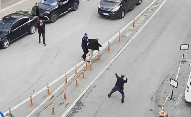 Samsun’da iki yaşlı adamın kavgasını araya girenler önledi
