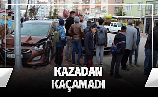 Çocuklara çarpmak istemeyen sürücü otomobile çarptı: 2 yaralı