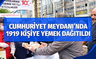 Cumhuriyet Meydanı'nda 1919 kişiye yemek dağıtıldı