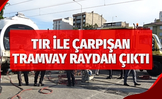 Tır ile çarpışan tramvay raydan çıktı