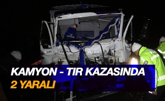Samsun'da kamyon tıra arkadan çarptı: 2 yaralı