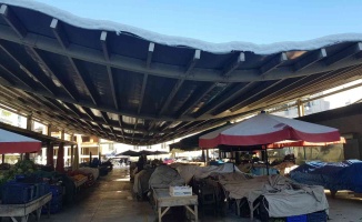 Samsun’da pazar yeri çatısı çöktü