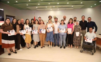 Türk işaret dili eğitimi alan belediye personeline sertifika