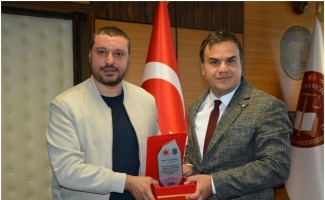 Denetimli serbestlik hizmetlerine destek veren muhtarlara plaket