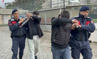 Araçlarında uyuşturucu hap ele geçirilen 2 kişi gözaltına alındı