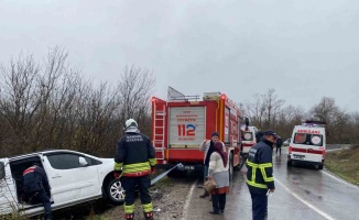 Hafif ticari araç kamyona çarptı: 2 yaralı