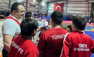 Rıza Kayaalp’ten Vezirköprülü güreşçilere moral