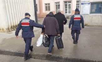 Samsun’da 17 yıl hapis cezası bulunan baba ile 8 yıl hapis cezası olan oğlu yakalandı