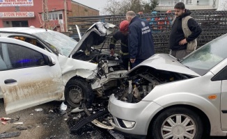 Samsun’da üç aracın karıştığı kaza: 6 yaralı