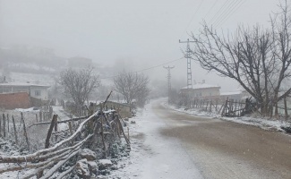 Vezirköprü’de mevsimin ilk kar yağışı