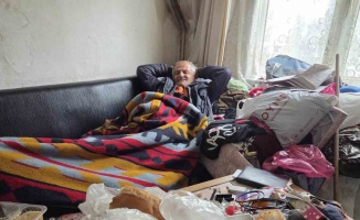 Yazın evinden 4 kamyon çöp çıkarıldı ama içeride hâlâ 2 kamyonluk çöp var