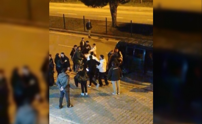 Asker eğlencesinde yumruklar havada uçuştu