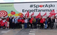Yardım tırı Türk bayraklarıyla karşılandı