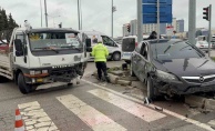 Kavşakta kamyonet ile otomobil çarpıştı: 3 yaralı